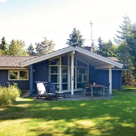 Holiday home Lovely In Vaeggerlose With Kitchen