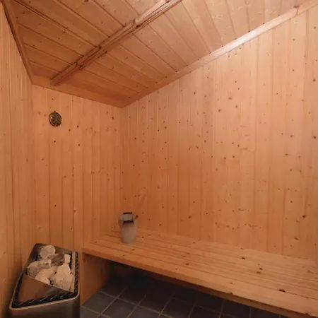 בית נופש Beautiful Home In Vaeggerlose With Sauna Bøtø By
